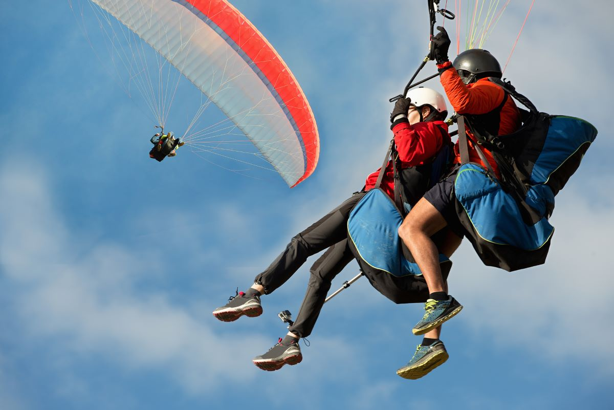 tandem paragliding